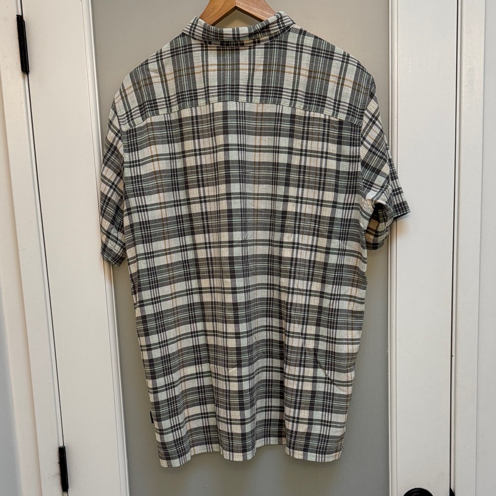 Patagonia cream and black Plaid Button Down men’s A/C Shirt - Picture 2 of 3